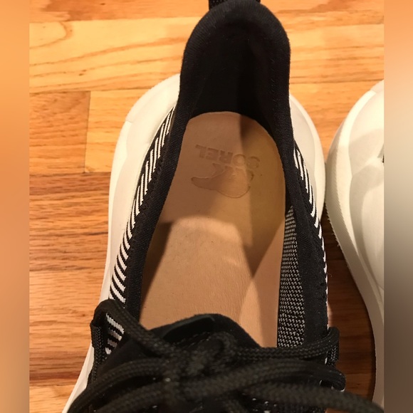 Sorel Explorer Defy Low Sneaker ( Size 10.5) Color Black/White - Picture 3 of 10